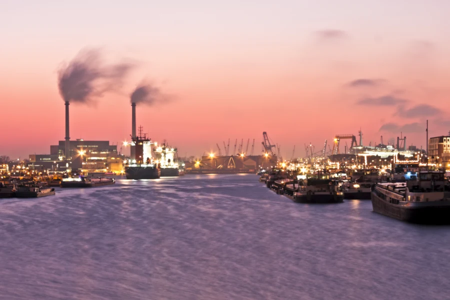 Industriële ontwikkelingen in Rotterdam: een studie van groei