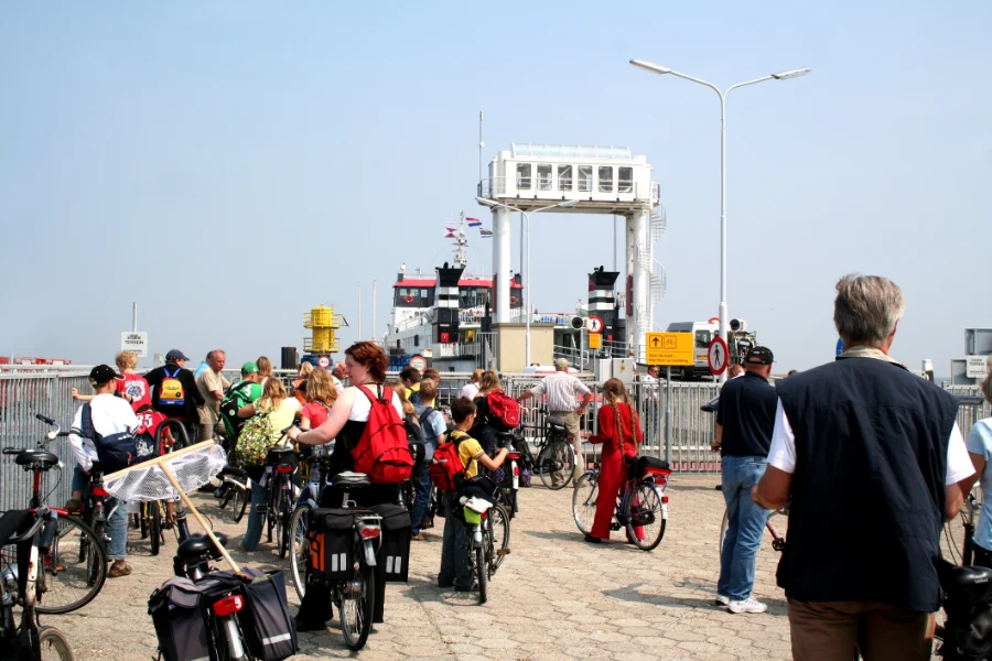 Rondrit door Friesland: scooteren langs meren en molens